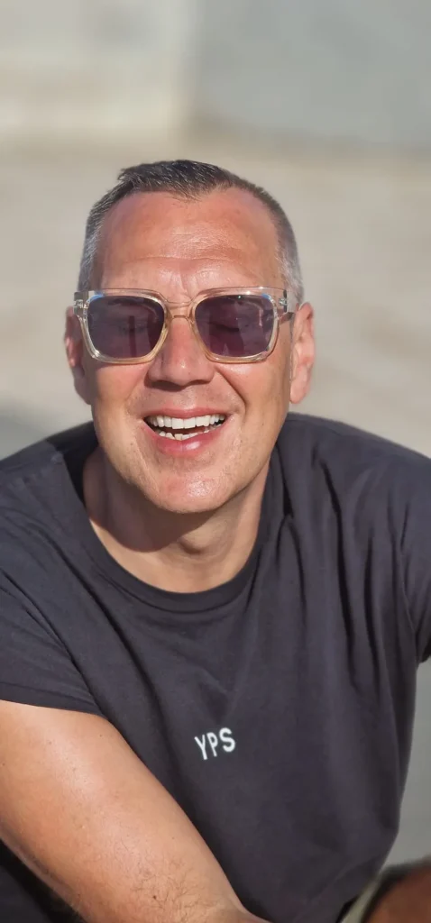 Klaus P. Closeup Portrait mit Sonnenbrille