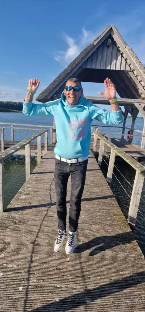 Klaus P. springt am Ostsee-Steg