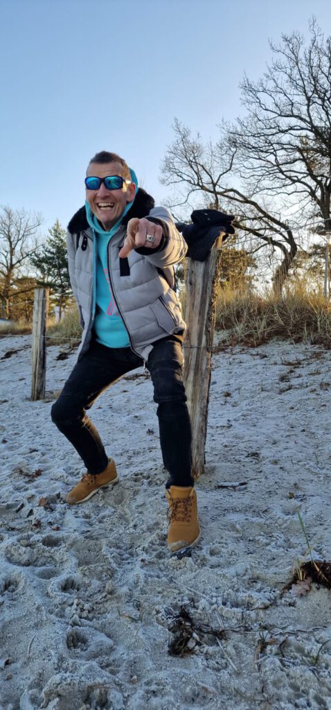 Klaus P. am Winterstrand